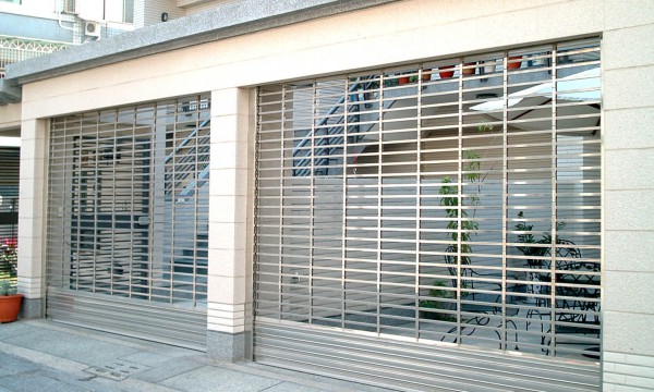 Cửa cuốn xuyên sáng